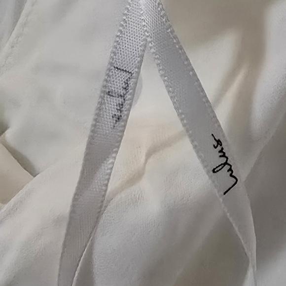 Lululemon White Blouse – Effortless & Versatile - Picture 5 of 5